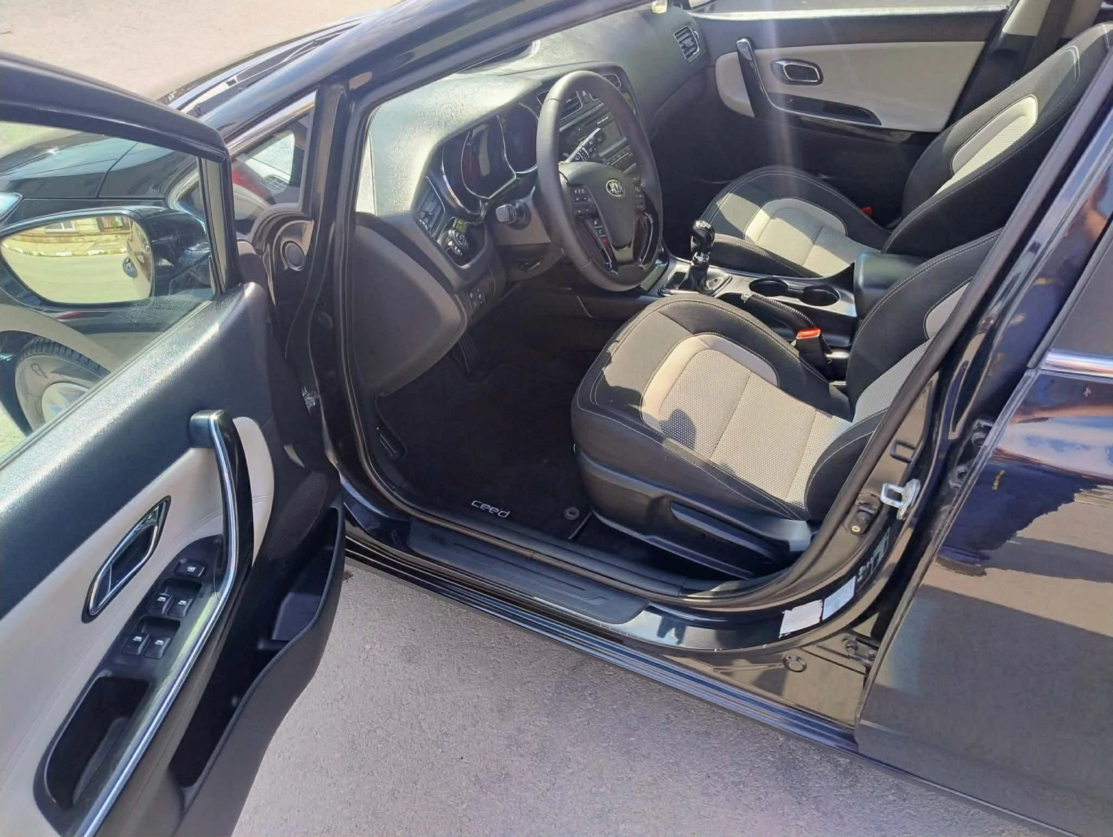 Kia Ceed 1.6 crdi, снимка 6 - Автомобили и джипове - 54608699