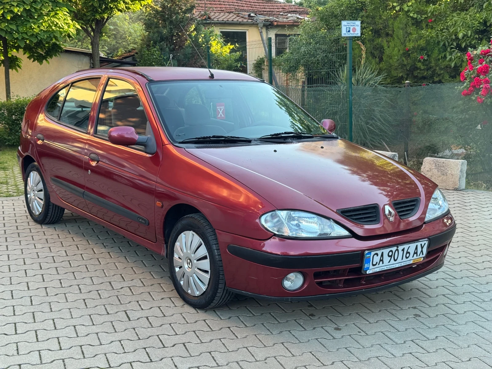 Renault Megane 1.4 16v Газов Инжекцион, снимка 3 - Автомобили и джипове - 54784132