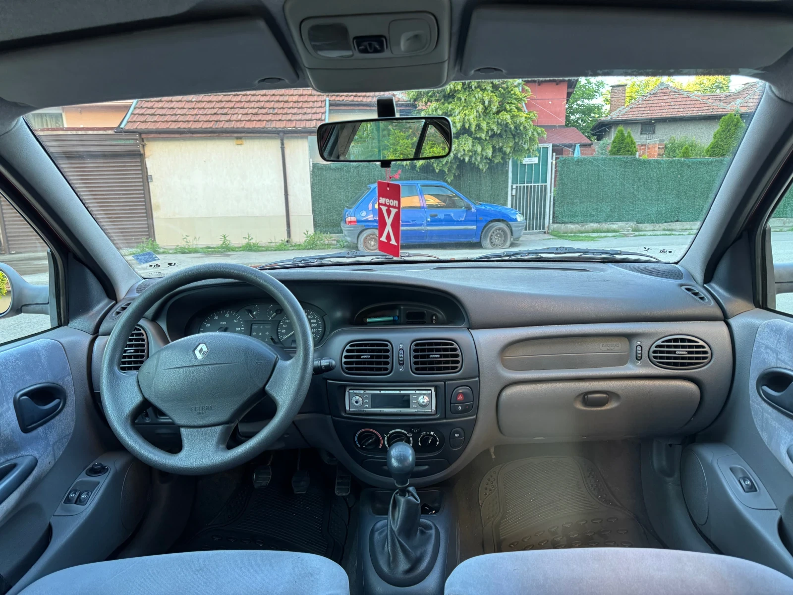 Renault Megane 1.4 16v Газов Инжекцион, снимка 12 - Автомобили и джипове - 54784132