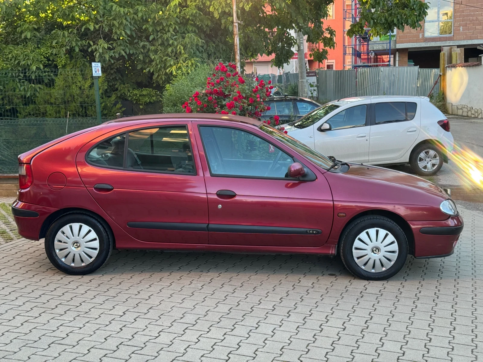 Renault Megane 1.4 16v Газов Инжекцион, снимка 4 - Автомобили и джипове - 54784132