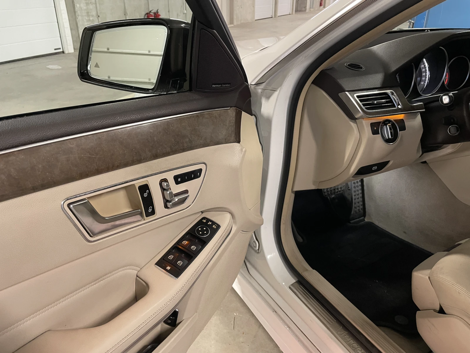 Mercedes-Benz E 350 V6 | KEYLESS | BLIND SPOT | NAVI | CAMERA | 302к.с, снимка 11 - Автомобили и джипове - 54945185