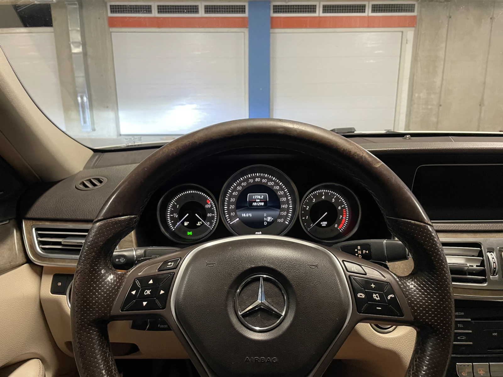 Mercedes-Benz E 350 V6 | KEYLESS | BLIND SPOT | NAVI | CAMERA | 302к.с, снимка 15 - Автомобили и джипове - 54945185