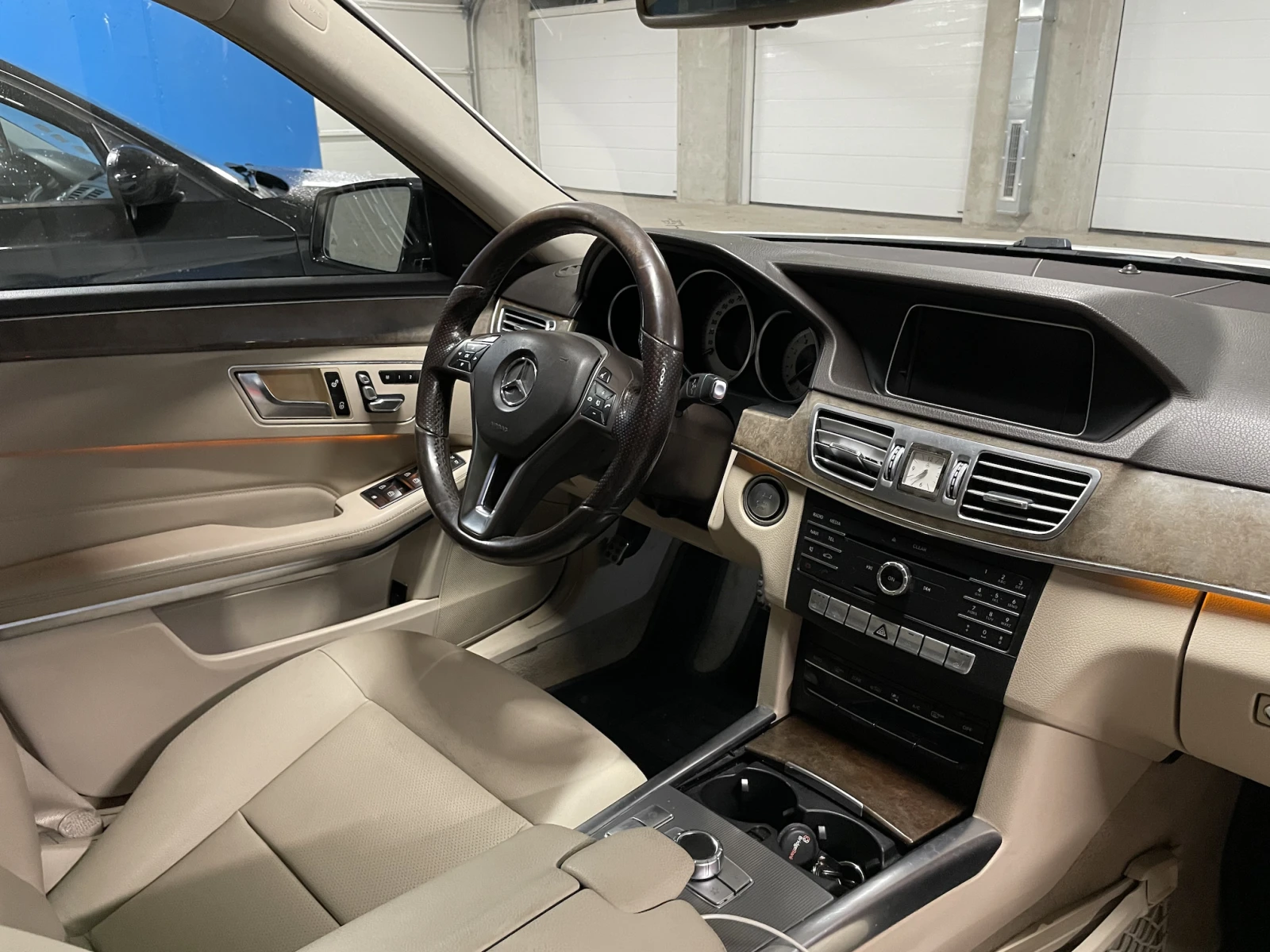 Mercedes-Benz E 350 V6 | KEYLESS | BLIND SPOT | NAVI | CAMERA | 302к.с, снимка 17 - Автомобили и джипове - 54945185