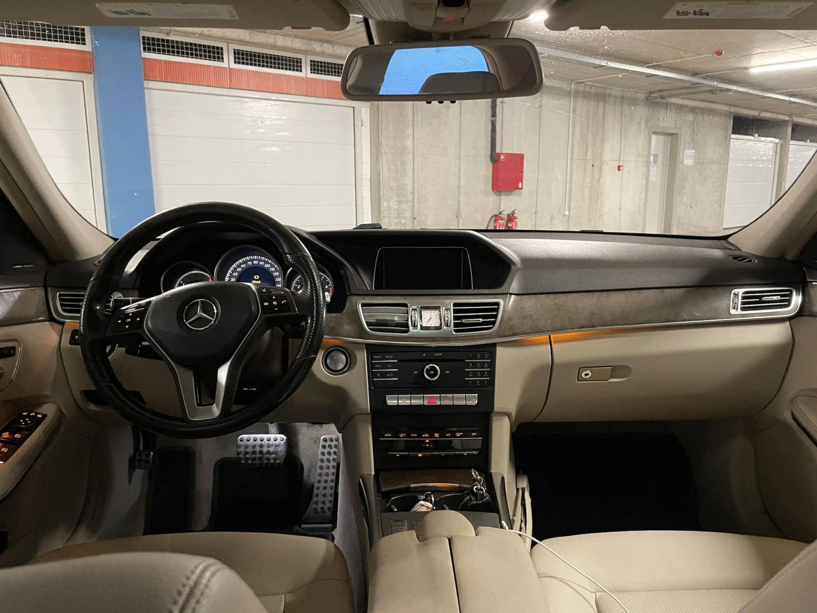 Mercedes-Benz E 350 V6 | KEYLESS | BLIND SPOT | NAVI | CAMERA | 302к.с, снимка 14 - Автомобили и джипове - 54945185