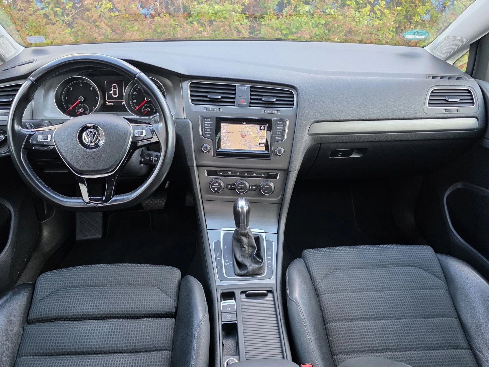 VW Golf 1.6tdi DSG/ Би Ксенон/Кожа/Печка/Навигация, снимка 12 - Автомобили и джипове - 56258942