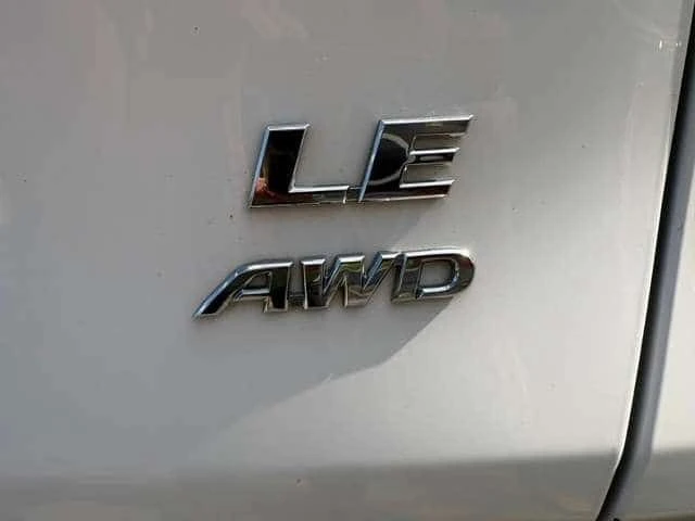 Toyota Rav4 * LE AWD * * CAMERA BLUETOOTH CARPLAY NO ACCIDENTS, снимка 11 - Автомобили и джипове - 54930738