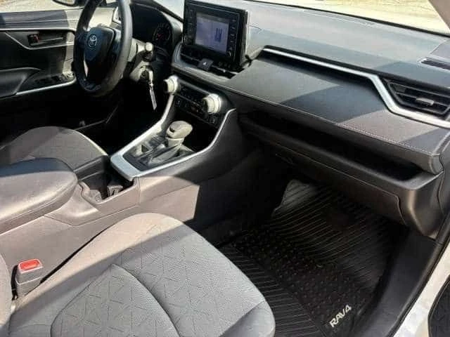 Toyota Rav4 * LE AWD * * CAMERA BLUETOOTH CARPLAY NO ACCIDENTS, снимка 9 - Автомобили и джипове - 54930738
