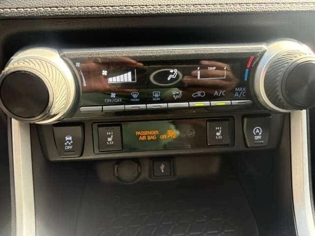 Toyota Rav4 * LE AWD * * CAMERA BLUETOOTH CARPLAY NO ACCIDENTS, снимка 14 - Автомобили и джипове - 54930738