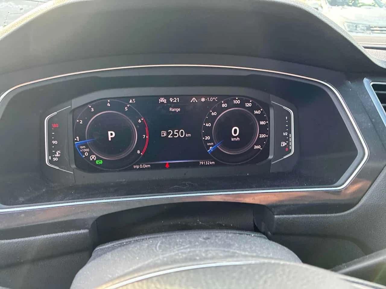 VW Tiguan * Highline * CARFAX * ДИГИТАЛНО ТАБЛО* ПОДГРЕВ*  - изображение 8