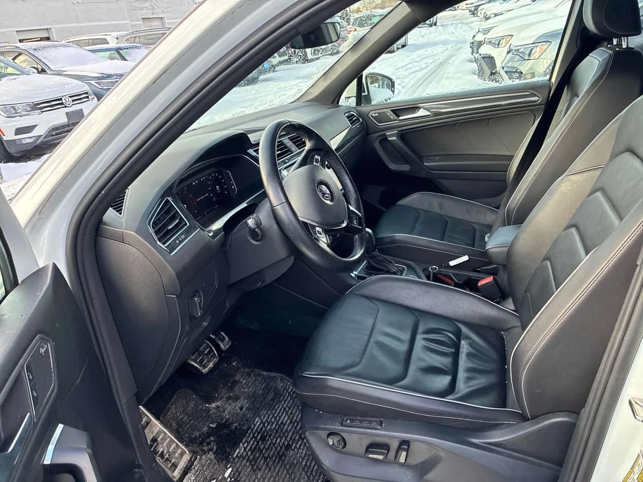VW Tiguan * Highline * CARFAX * ДИГИТАЛНО ТАБЛО* ПОДГРЕВ*  - изображение 5