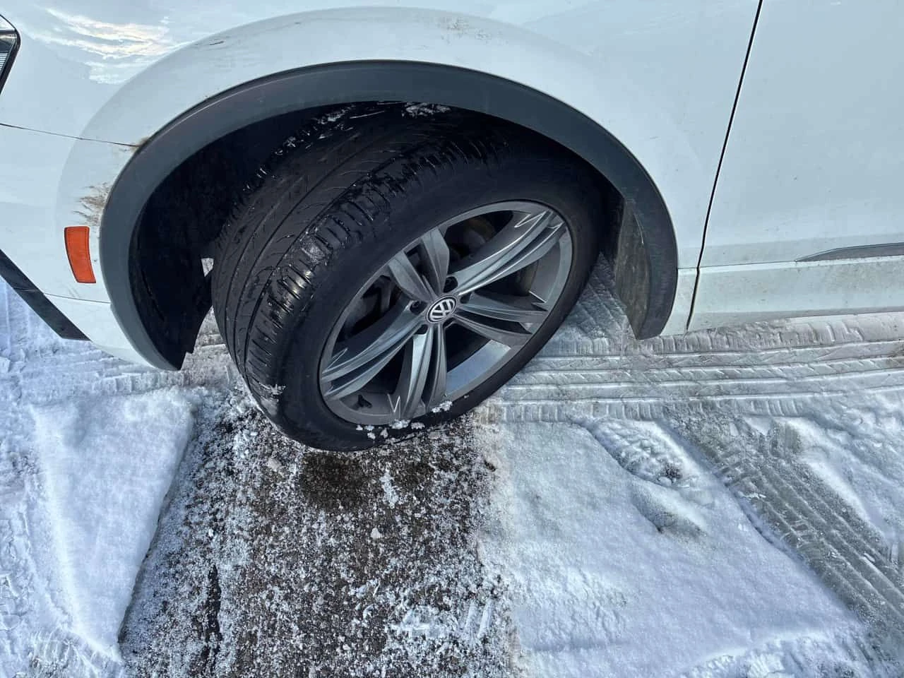 VW Tiguan * Highline * CARFAX * ДИГИТАЛНО ТАБЛО* ПОДГРЕВ*  - изображение 7