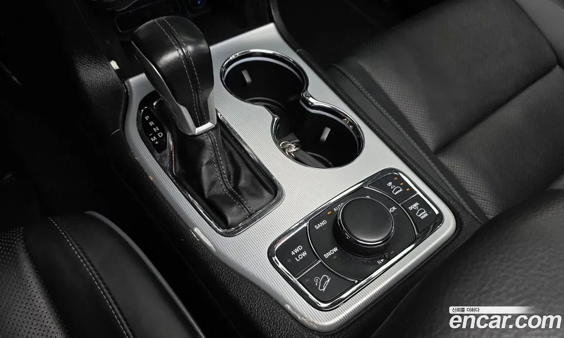 Jeep Grand cherokee 3.6 SUMMIT HARMON KARDON/PANORAMA/360CAM, снимка 8 - Автомобили и джипове - 55525669