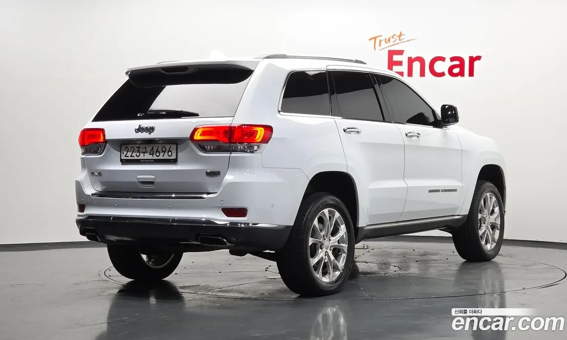 Jeep Grand cherokee 3.6 SUMMIT HARMON KARDON/PANORAMA/360CAM, снимка 2 - Автомобили и джипове - 55525669