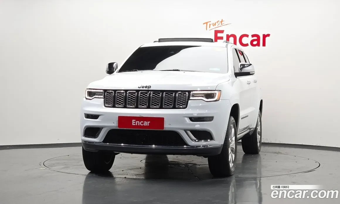 Jeep Grand cherokee 3.6 SUMMIT HARMON KARDON/PANORAMA/360CAM, снимка 3 - Автомобили и джипове - 55525669