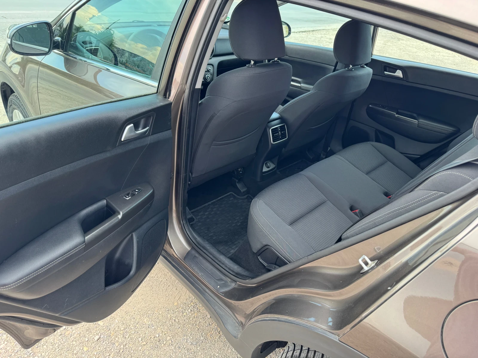 Kia Sportage 1.6 GDI, снимка 10 - Автомобили и джипове - 55874110