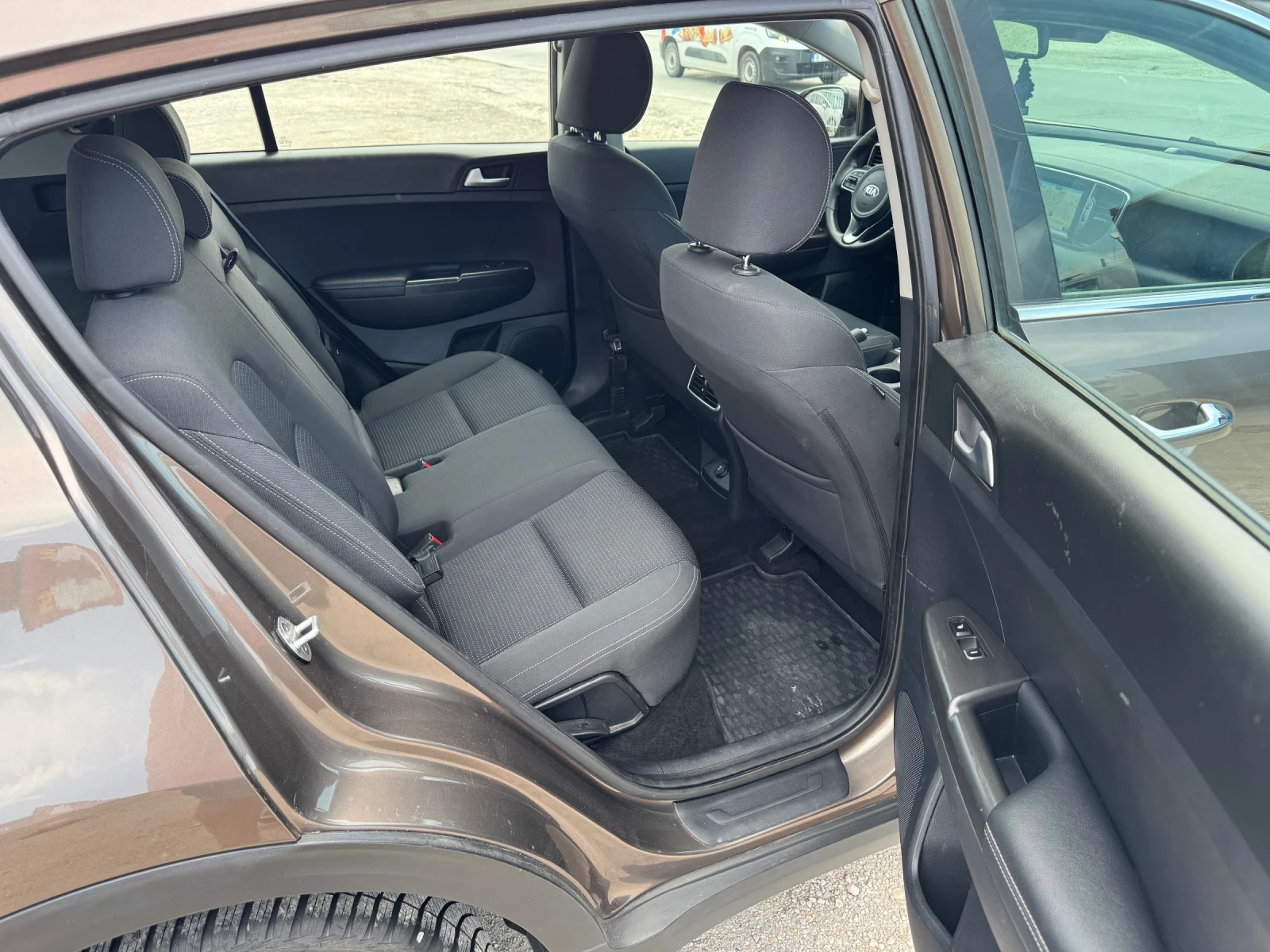 Kia Sportage 1.6 GDI, снимка 12 - Автомобили и джипове - 55874110