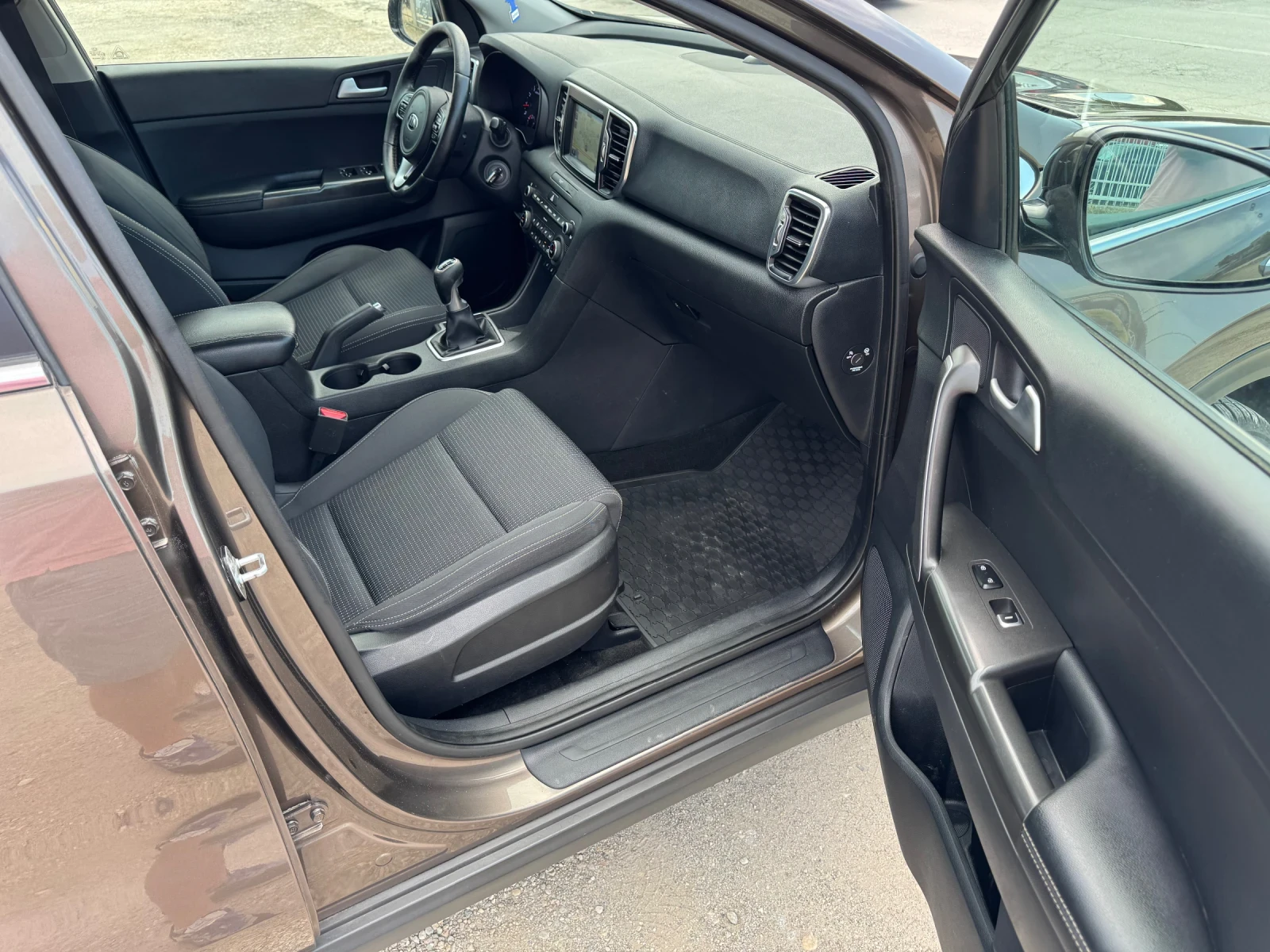 Kia Sportage 1.6 GDI, снимка 13 - Автомобили и джипове - 55874110