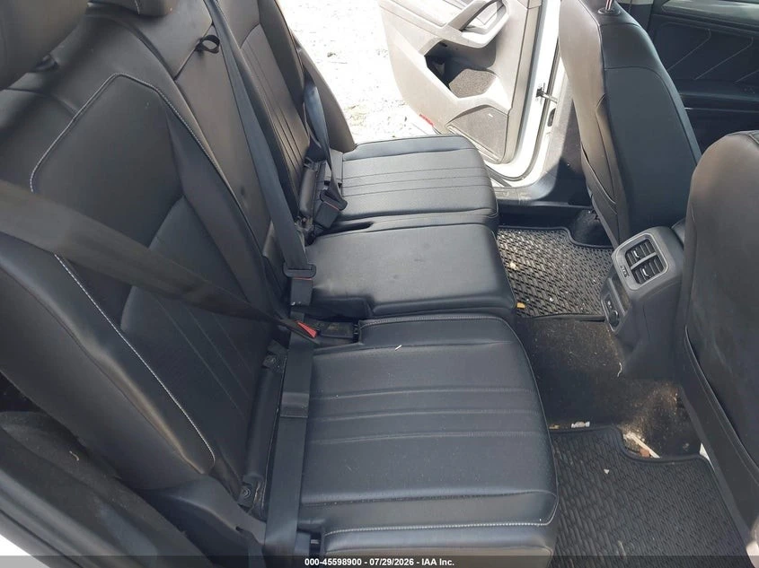 VW Tiguan APPLE CARPLAY| HEATED FRONT SEATS| , снимка 8 - Автомобили и джипове - 56722208