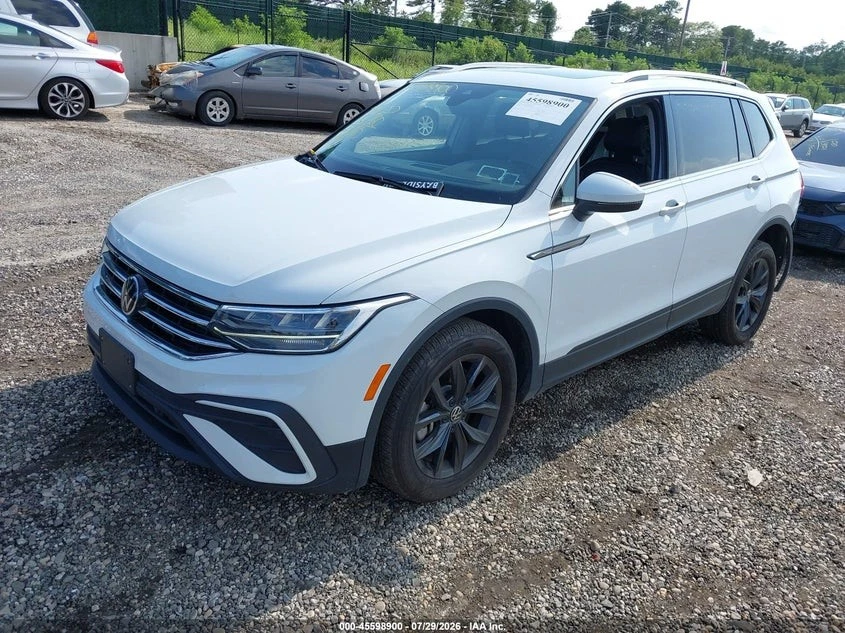 VW Tiguan APPLE CARPLAY| HEATED FRONT SEATS| , снимка 3 - Автомобили и джипове - 56722208