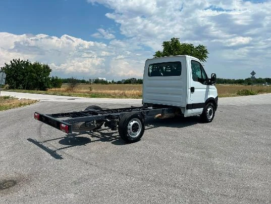Iveco Daily 35S15 3.5T/B KAT * КЛИМА ПЕРФЕКТЕН, снимка 3 - Бусове и автобуси - 56215109