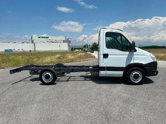 Iveco Daily 35S15 3.5T/B KAT * КЛИМА ПЕРФЕКТЕН, снимка 2 - Бусове и автобуси - 56215109