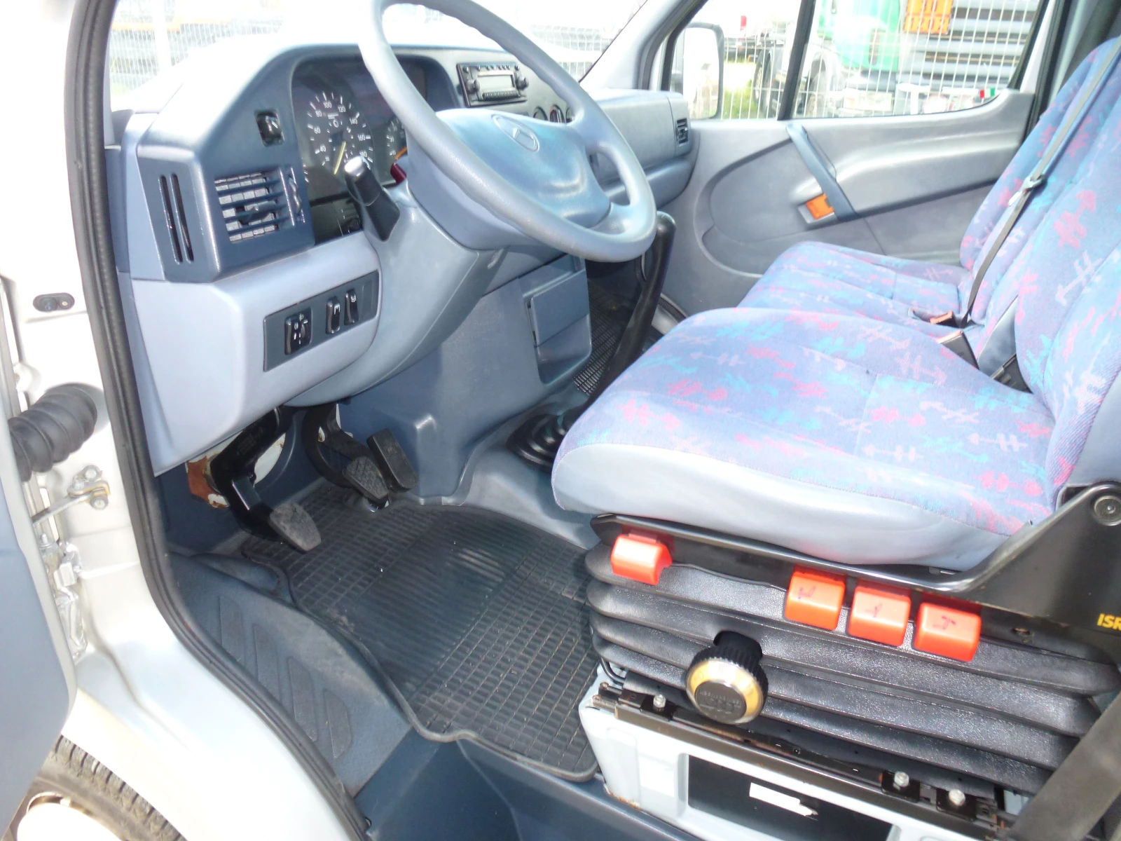 Mercedes-Benz 412 3.5 т. УНИКАТ !!!, снимка 12 - Бусове и автобуси - 54824004