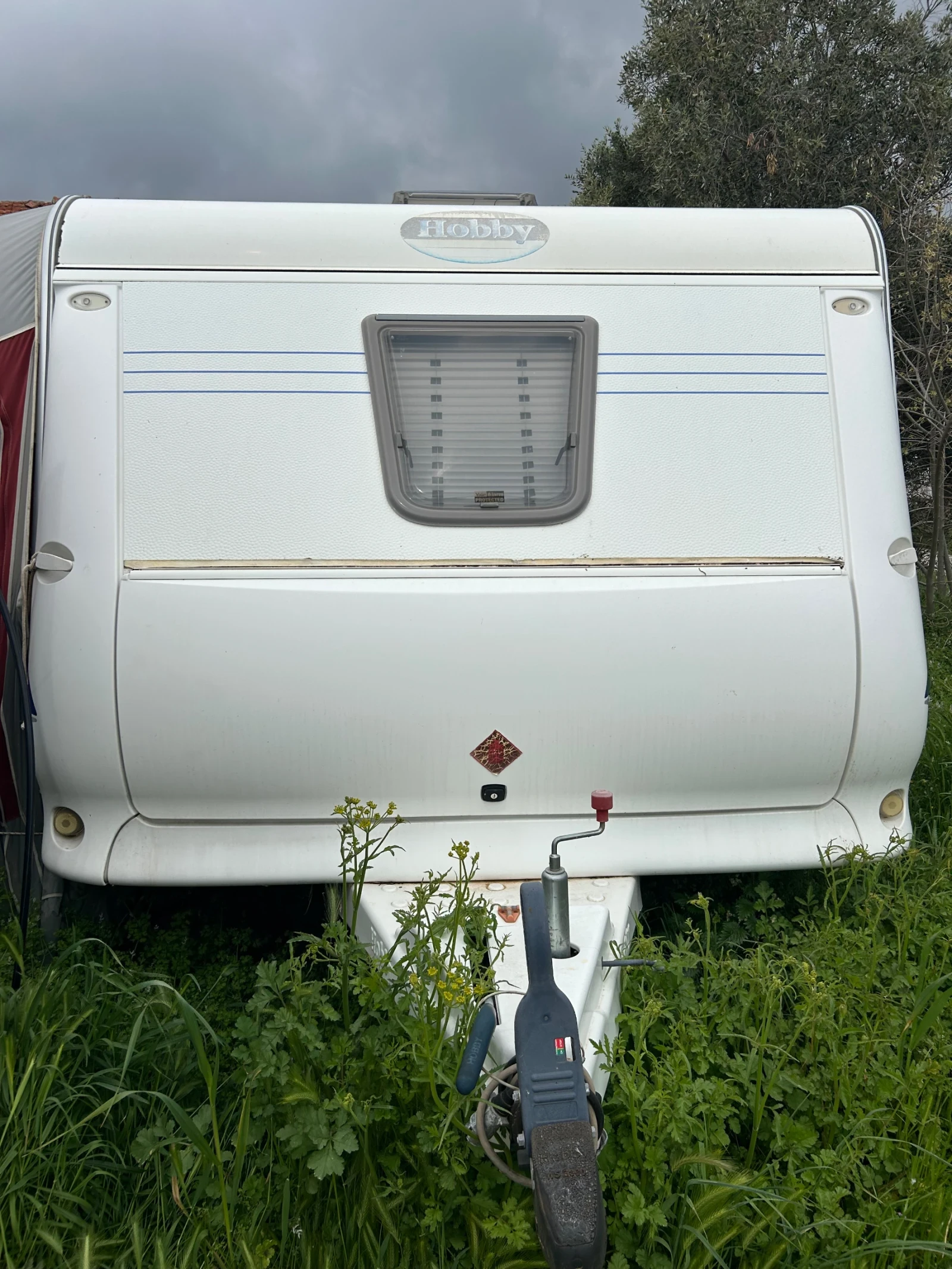 Каравана Hobby 560 KMFE, снимка 3 - Каравани и кемпери - 54246751