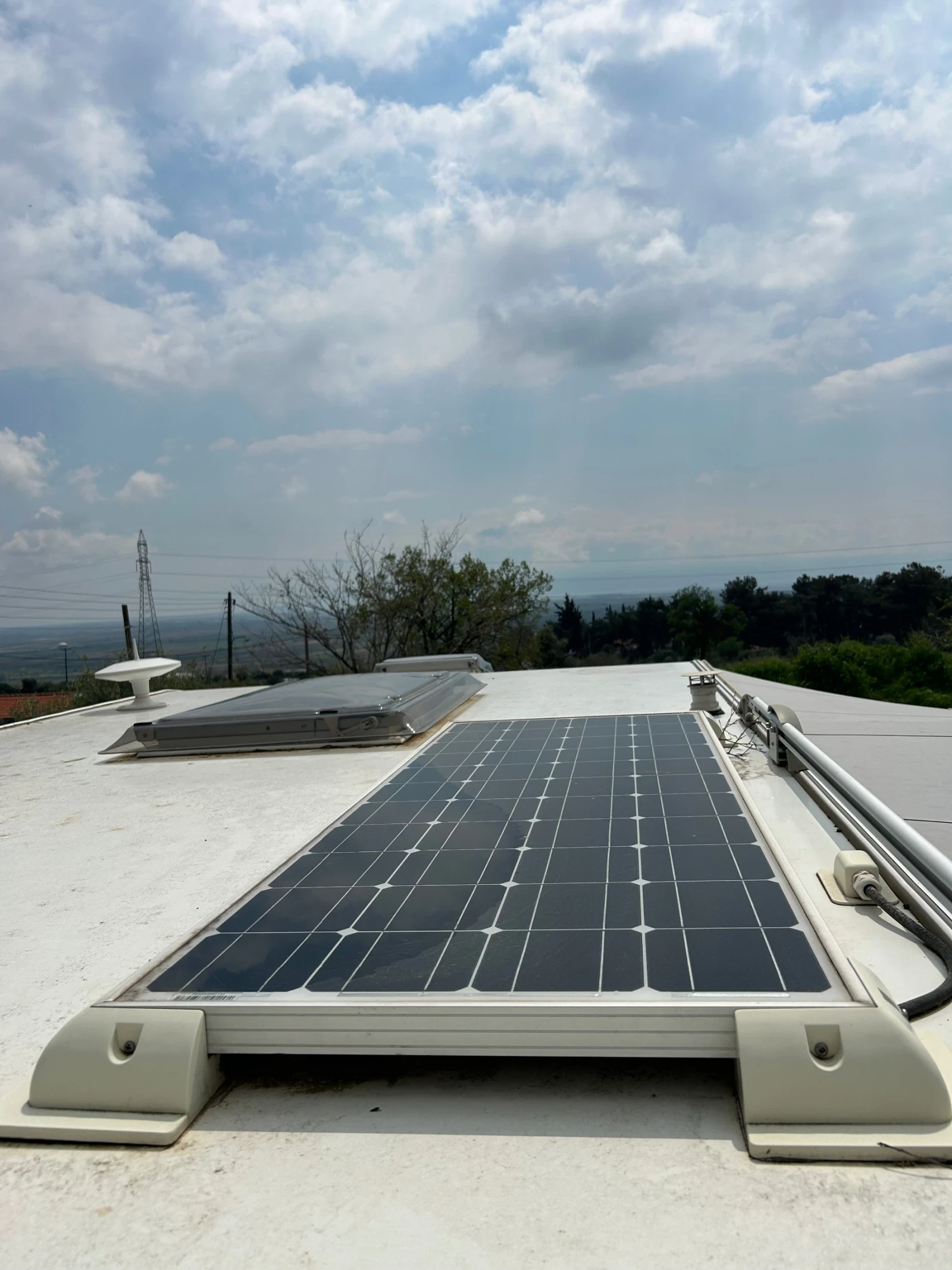 Каравана Hobby 560 KMFE, снимка 4 - Каравани и кемпери - 54246751