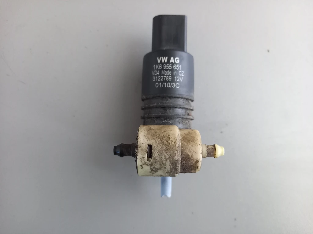 Помпа чистачки Фолксваген Пасат Б6 1.8тси 