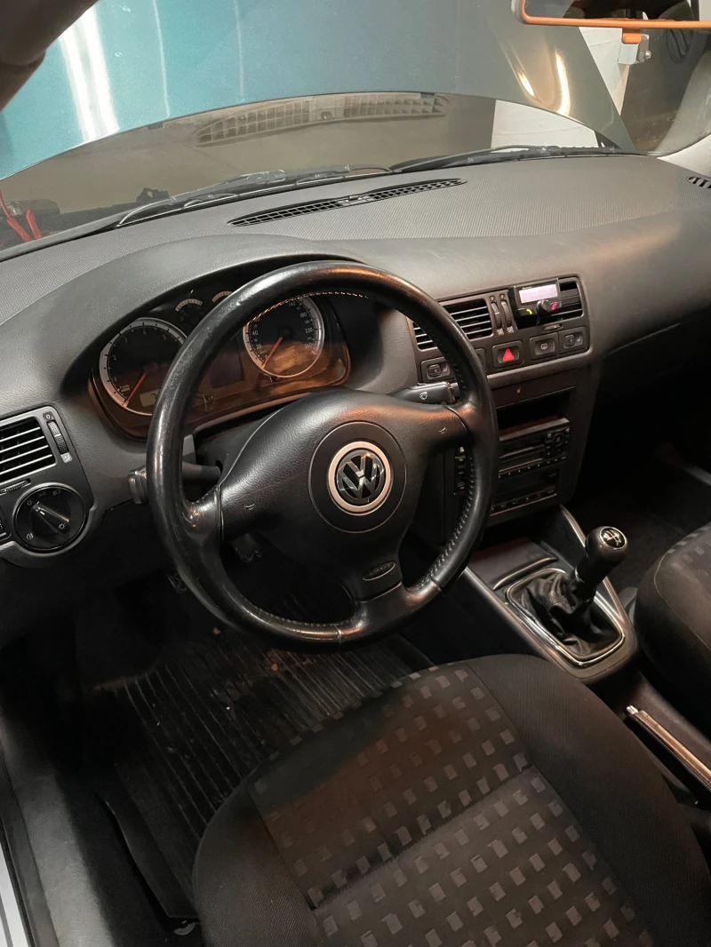 VW Bora 1.6, 105 к.с. Edition, снимка 8 - Автомобили и джипове - 49152016