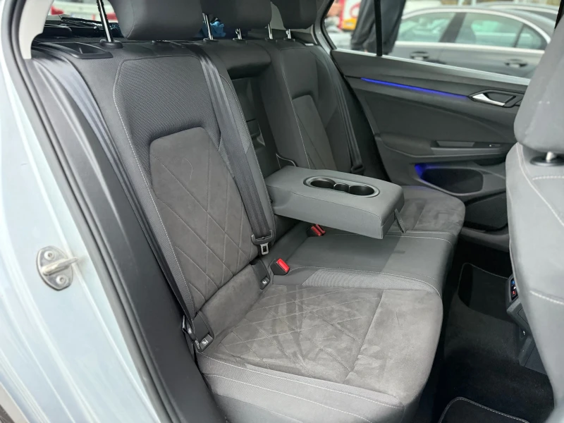 VW Golf 1.5 eTSI* STYLE* DSG* LED* , снимка 13 - Автомобили и джипове - 52399115