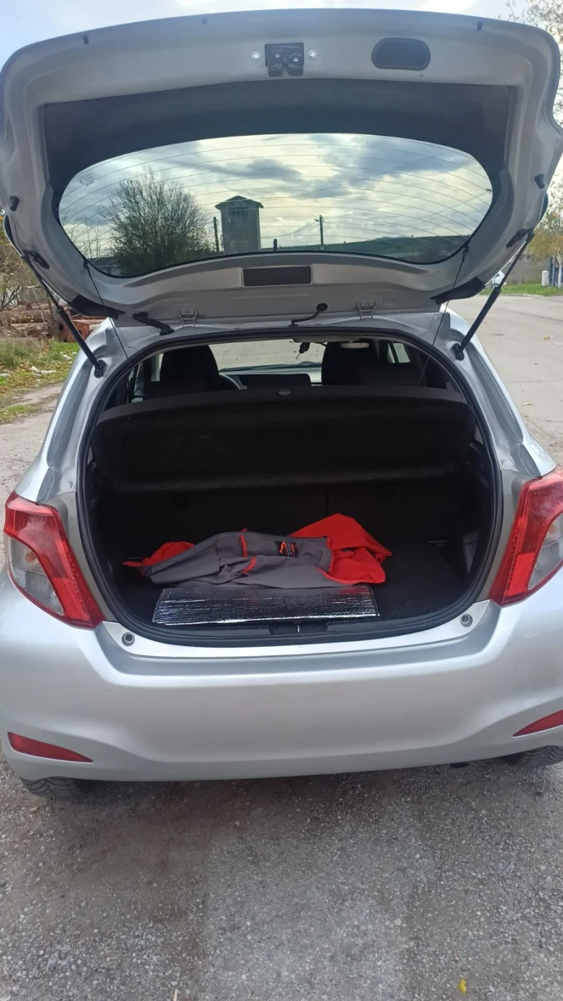 Toyota Yaris 1, 4 дизел , снимка 5 - Автомобили и джипове - 52512621