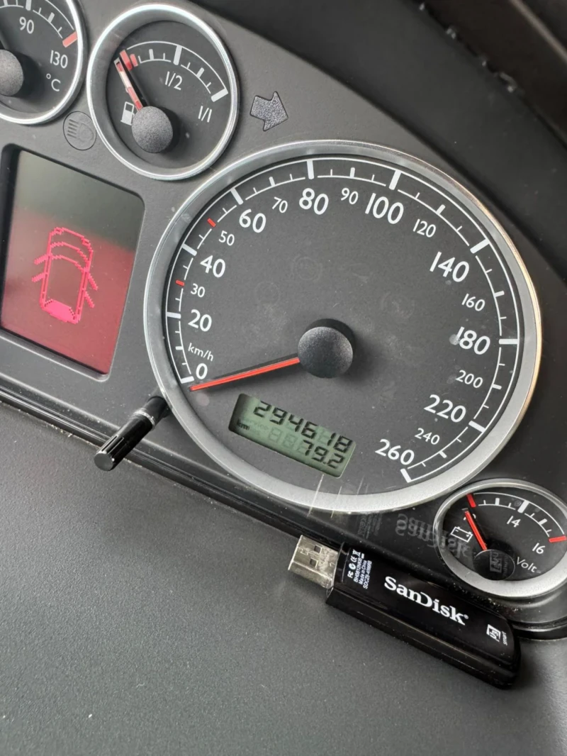 VW Sharan, снимка 10 - Автомобили и джипове - 53458714