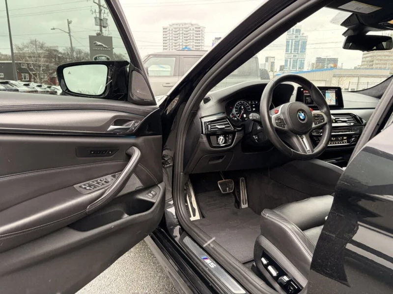 BMW M5 HARMAN/KARDON| ВАКУУМ| МАСАЖ| HEAD UP| 360, снимка 9 - Автомобили и джипове - 53597538