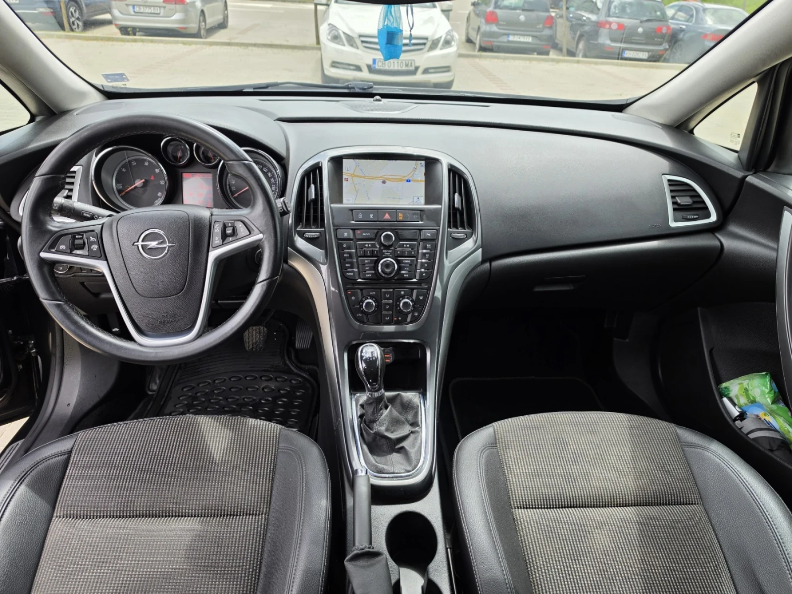Opel Astra 1.7cdti 131kc, снимка 11 - Автомобили и джипове - 53747521