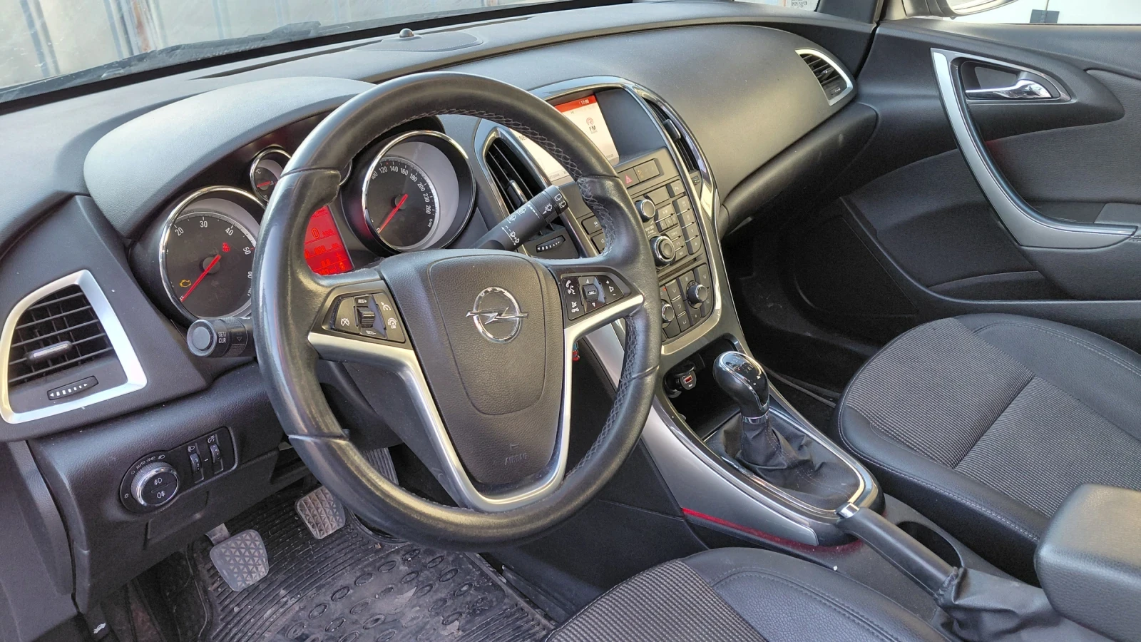 Opel Astra 1.7cdti 131kc, снимка 11 - Автомобили и джипове - 53747521
