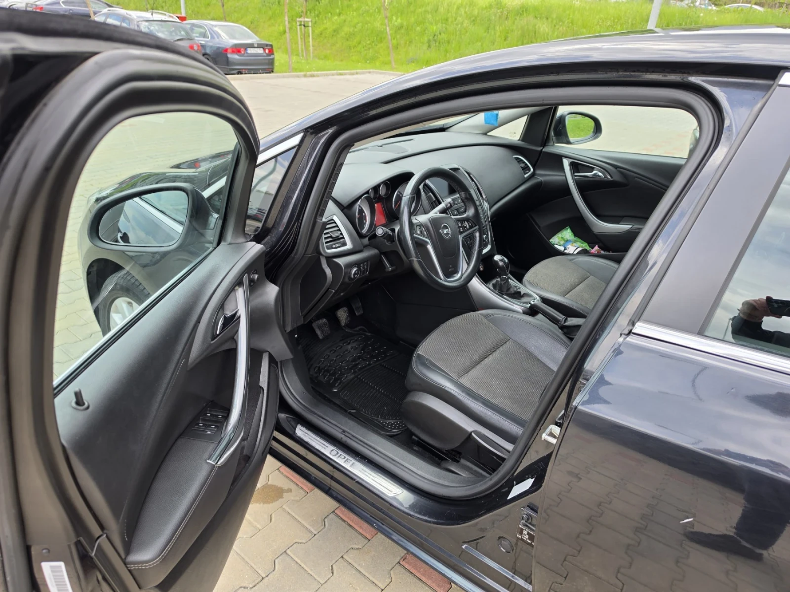 Opel Astra 1.7cdti 131kc, снимка 13 - Автомобили и джипове - 53747521