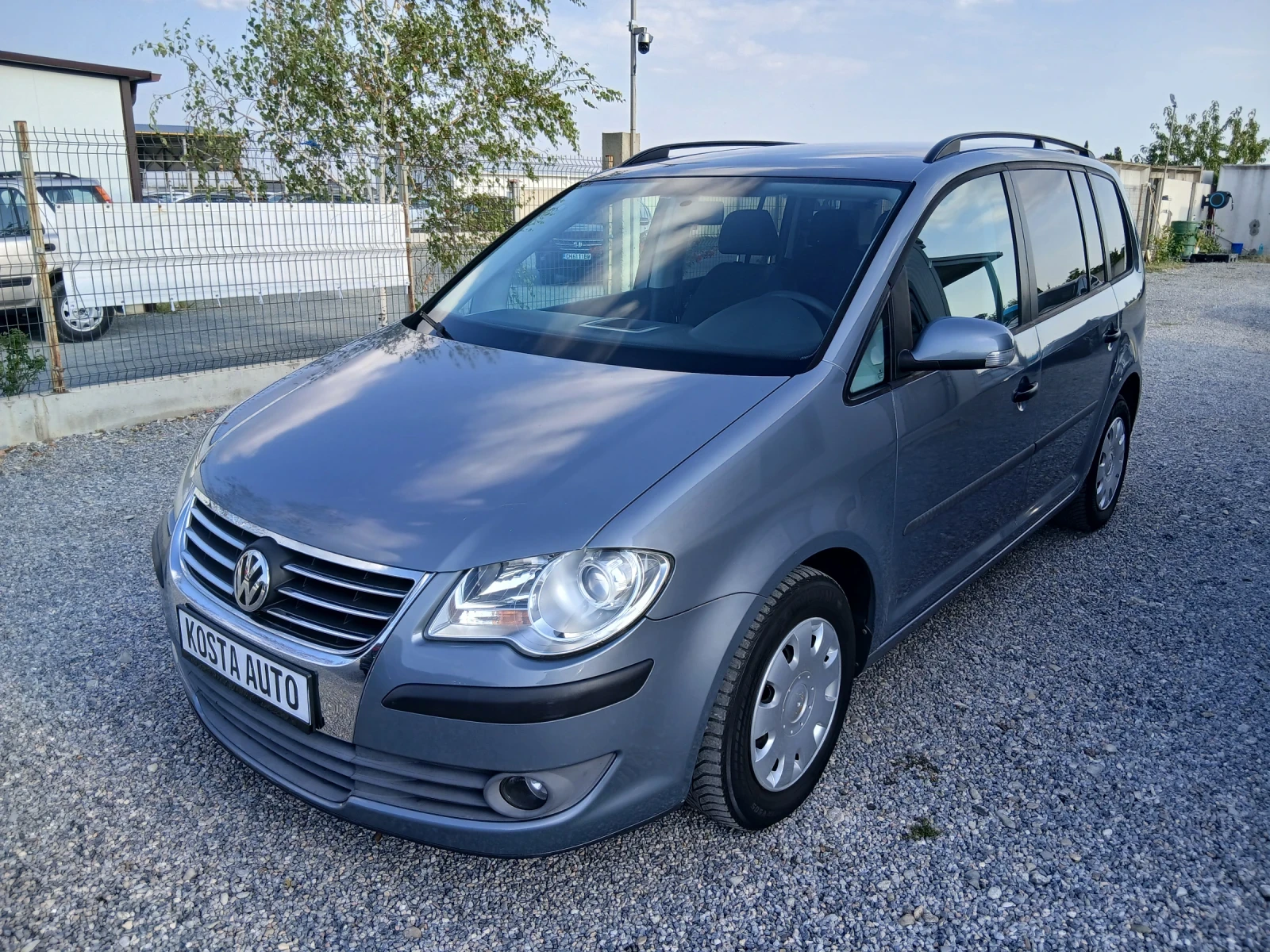 VW Touran КАТО НОВА, снимка 10 - Автомобили и джипове - 53896139