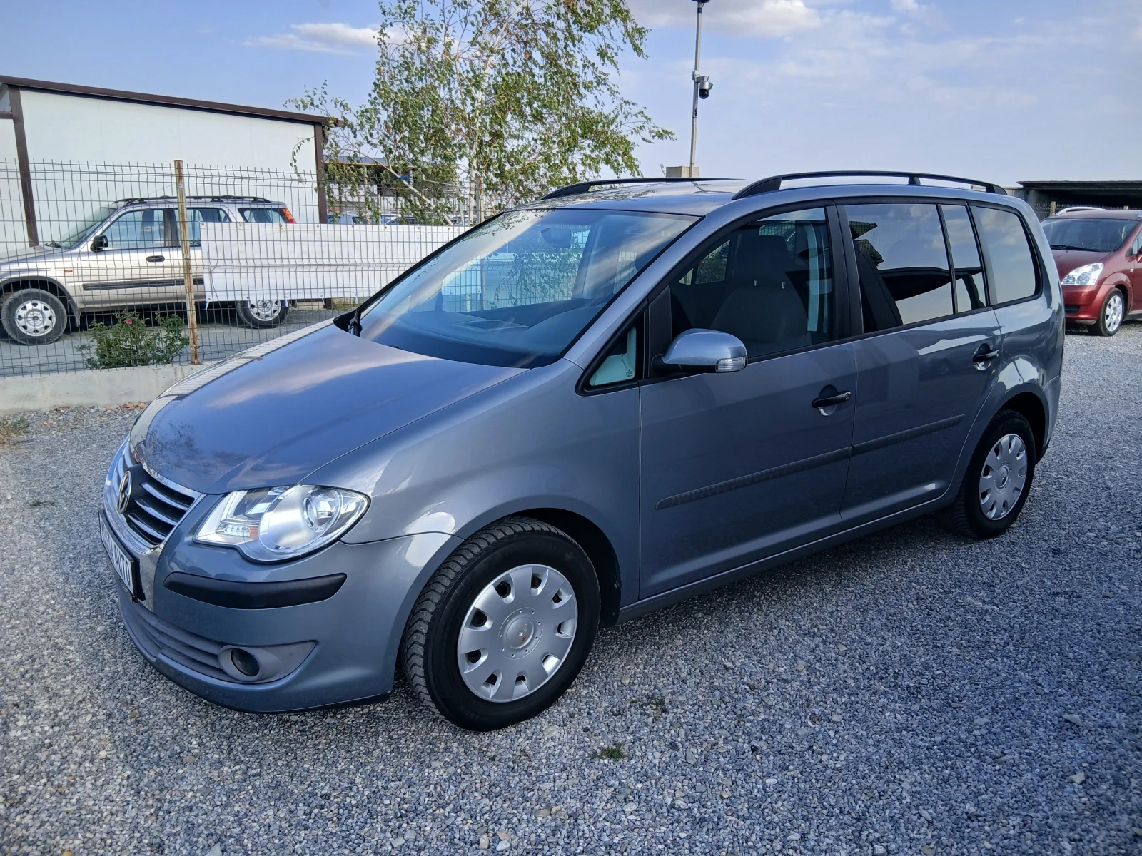 VW Touran КАТО НОВА, снимка 9 - Автомобили и джипове - 53896139
