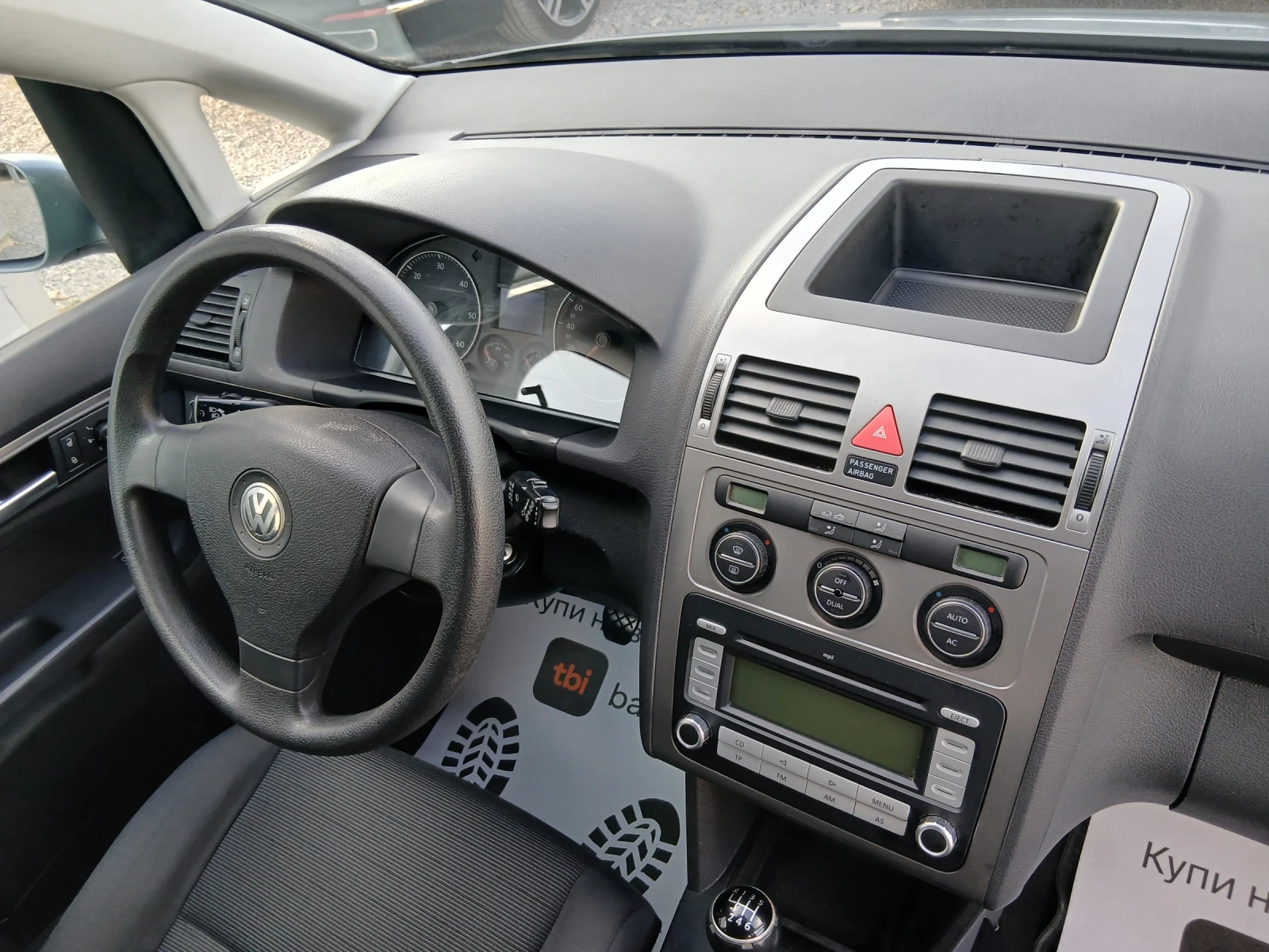 VW Touran КАТО НОВА, снимка 14 - Автомобили и джипове - 53896139