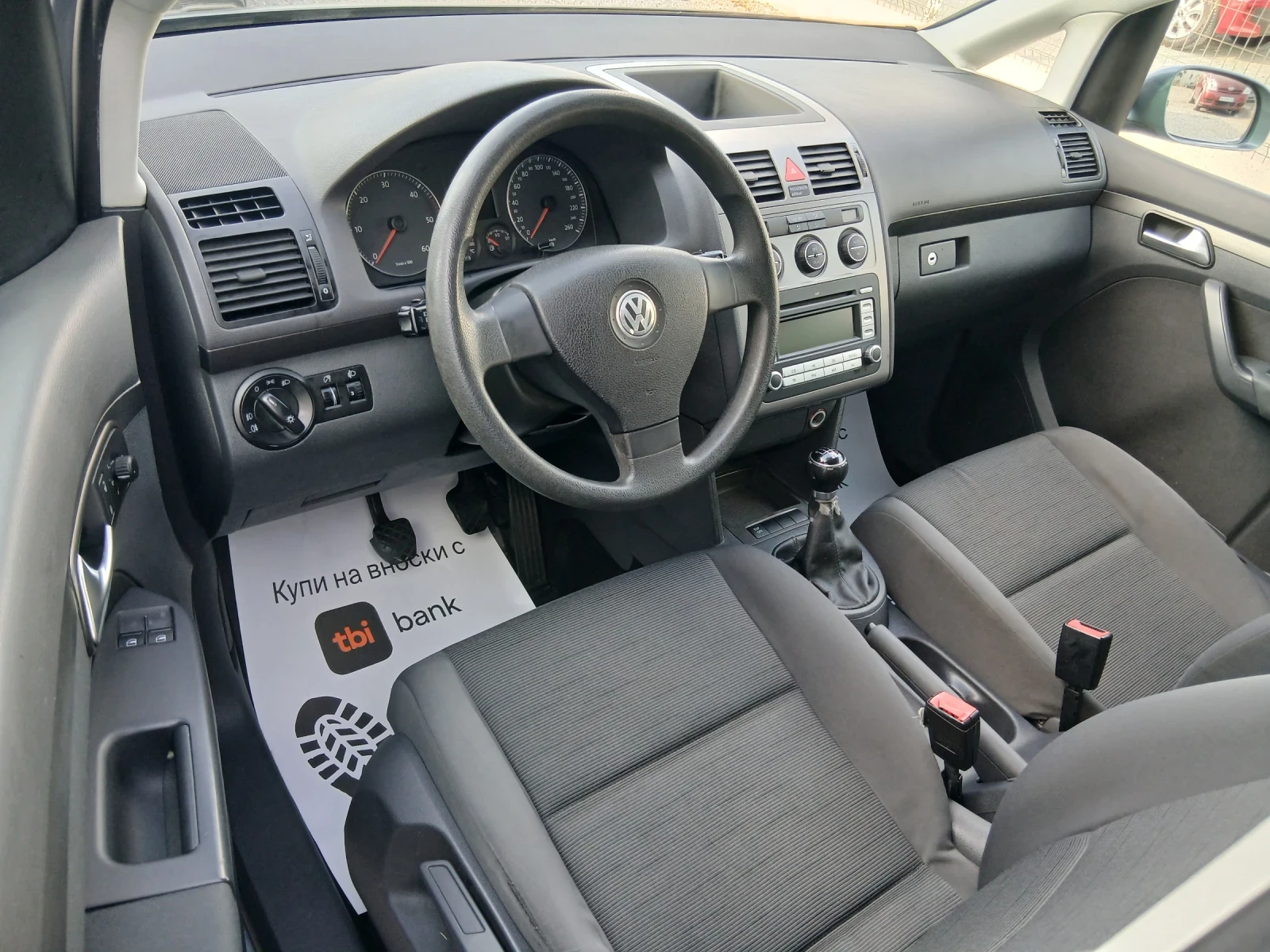 VW Touran КАТО НОВА, снимка 12 - Автомобили и джипове - 53896139