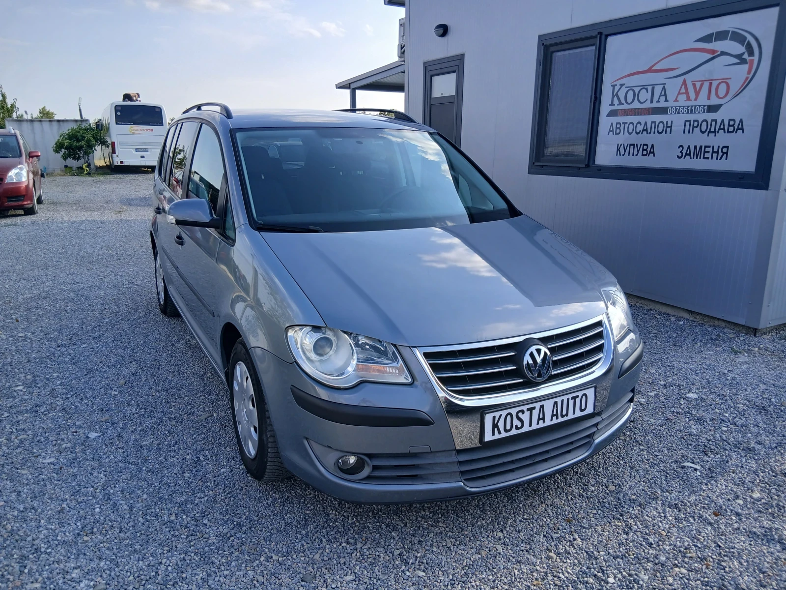 VW Touran КАТО НОВА, снимка 2 - Автомобили и джипове - 53896139