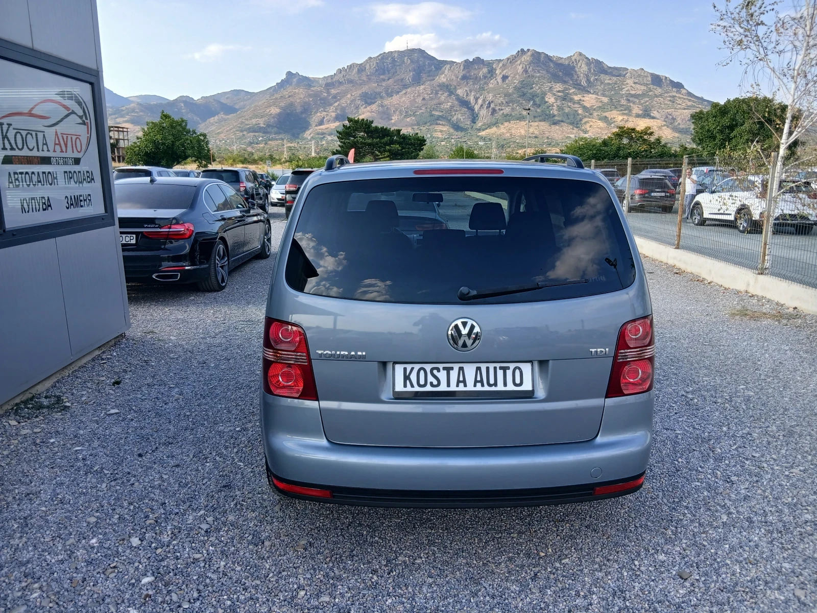 VW Touran КАТО НОВА, снимка 6 - Автомобили и джипове - 53896139