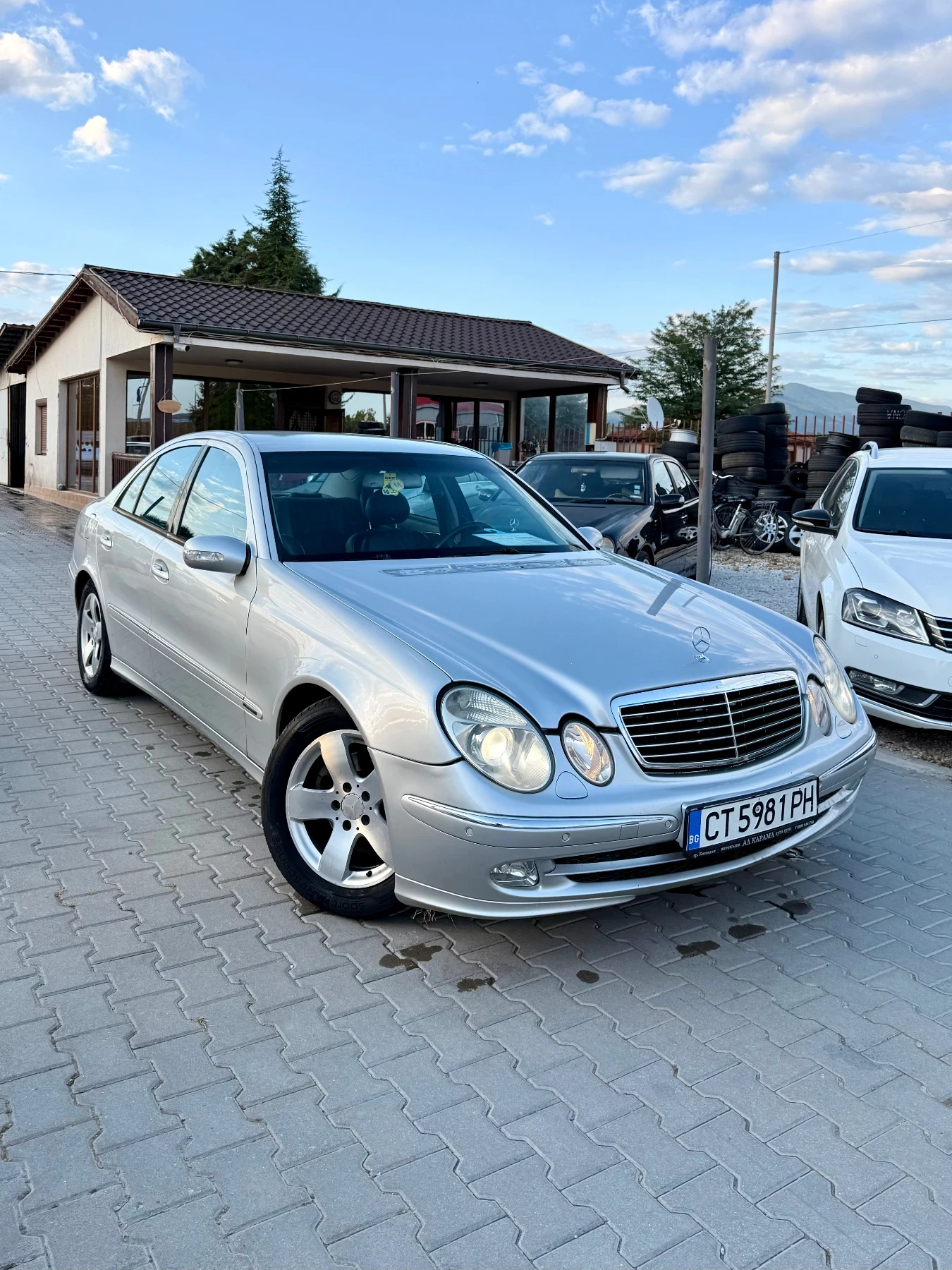 Mercedes-Benz E 270 Обслужена* Клима* Всичко платено* , снимка 4 - Автомобили и джипове - 55436548