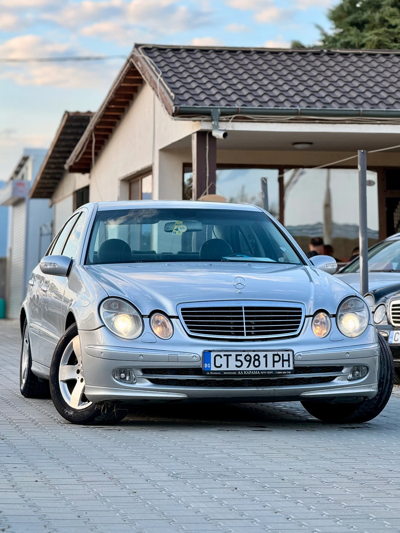 Mercedes-Benz E 270 Обслужена* Клима* Всичко платено* , снимка 3 - Автомобили и джипове - 55436548