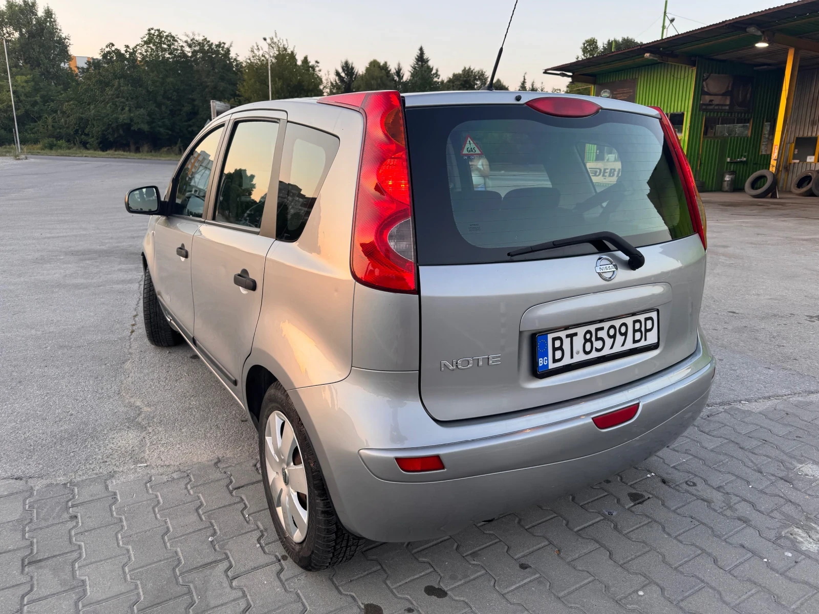 Nissan Note, снимка 4 - Автомобили и джипове - 55547052