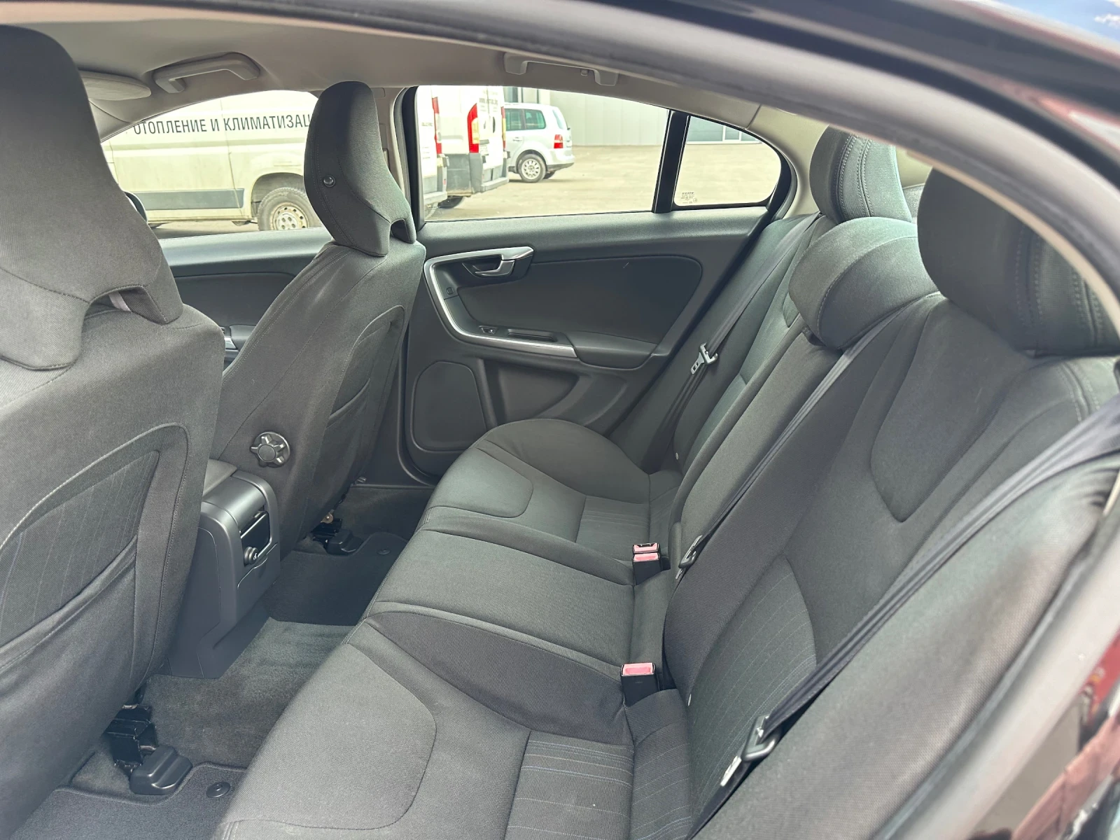Volvo S60 D3, снимка 11 - Автомобили и джипове - 55610058