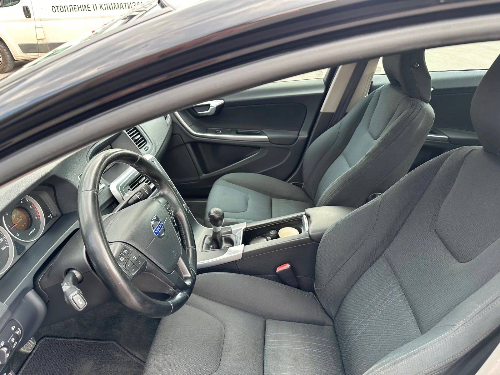 Volvo S60 D3, снимка 9 - Автомобили и джипове - 55610058