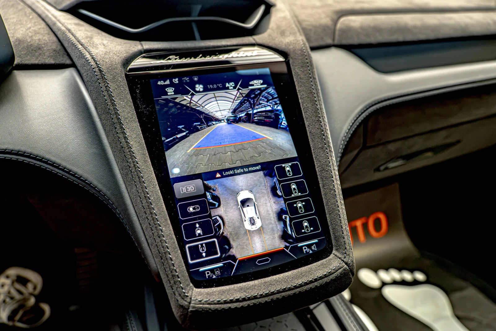 Lamborghini Temerario 4.0 PHEV/4WD/3D Камера/Керамика/Lift/PDC/Side Assi, снимка 14 - Автомобили и джипове - 55637169