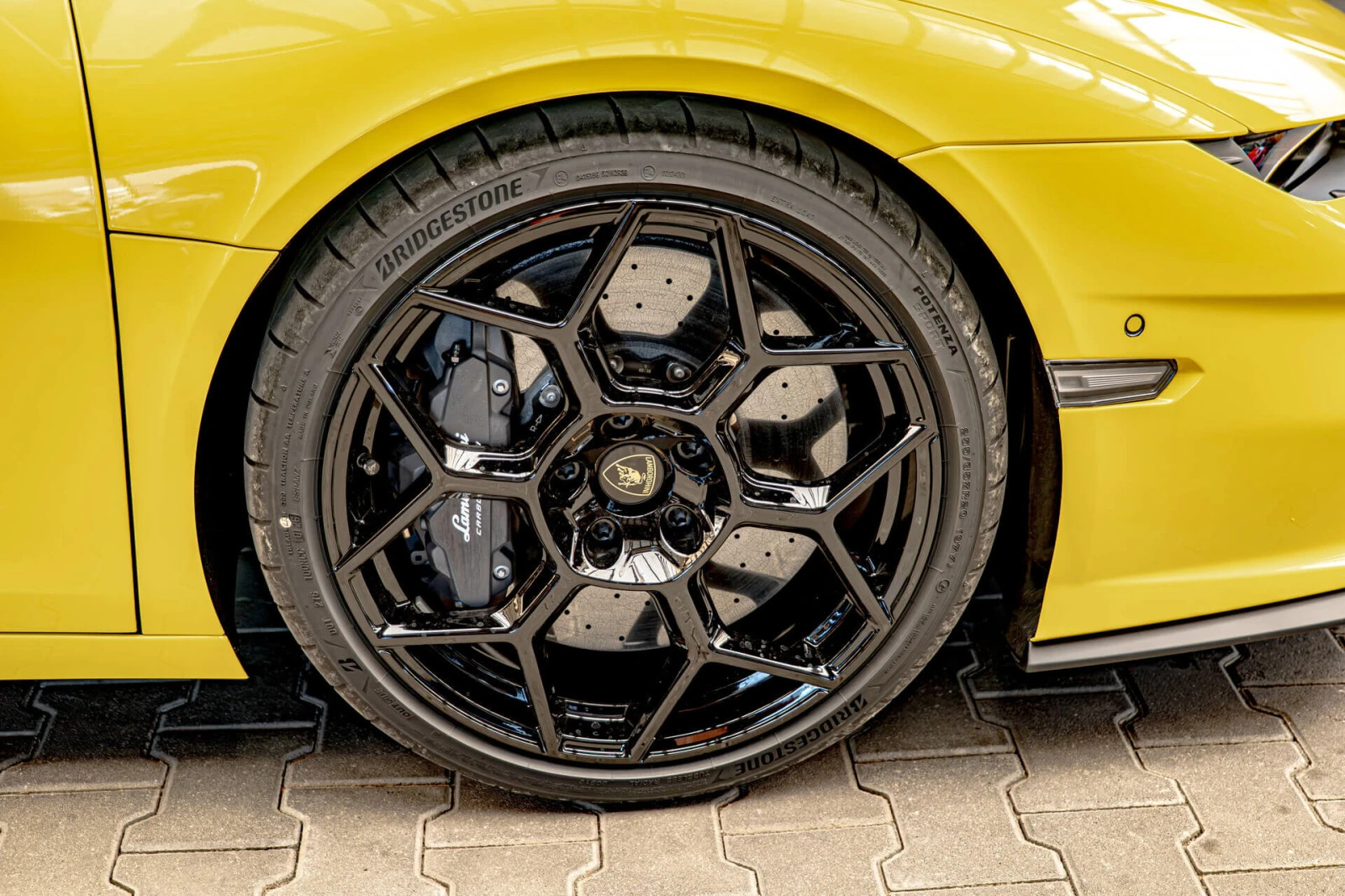 Lamborghini Temerario 4.0 PHEV/4WD/3D Камера/Керамика/Lift/PDC/Side Assi, снимка 5 - Автомобили и джипове - 55637169